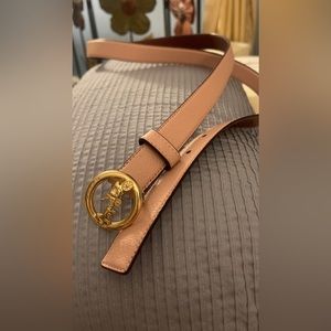 Coach Belt never worn. color gold / blossom.